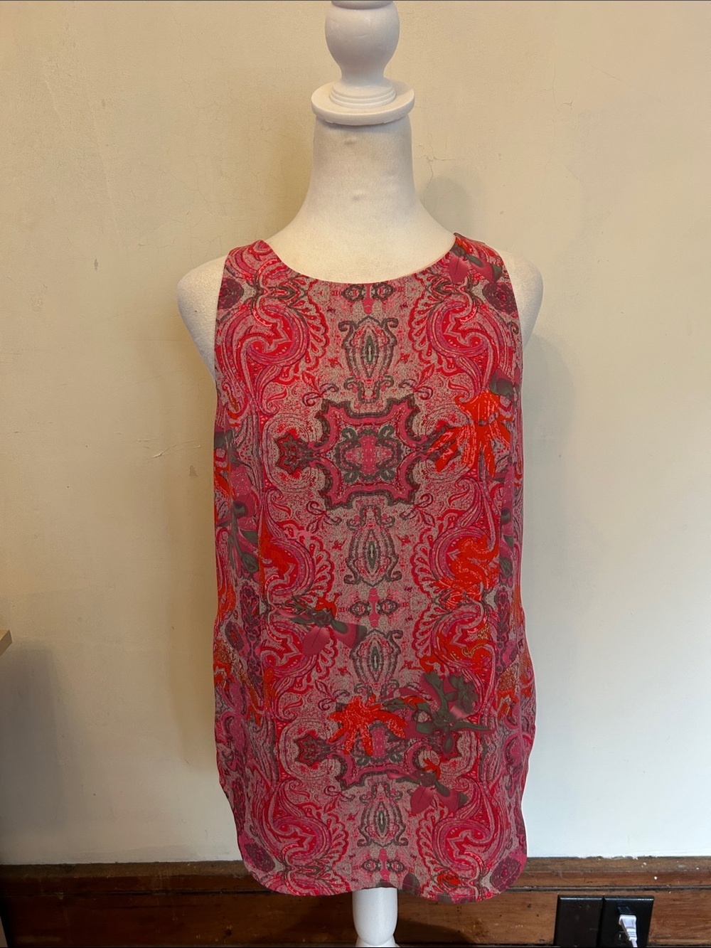 Cabi Sleeveless Paisley Print pink Blouse Size S EUC